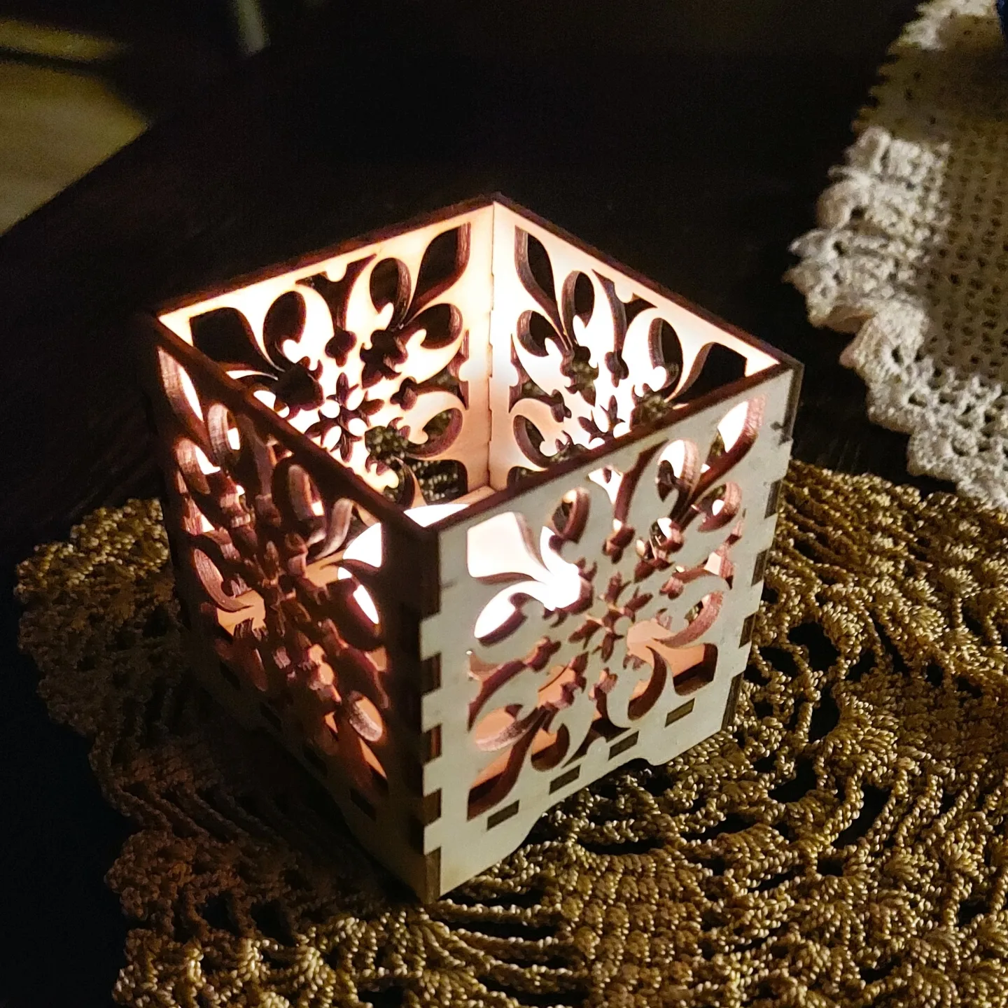 Świecznik sześciokątny do wkładów tealight LED